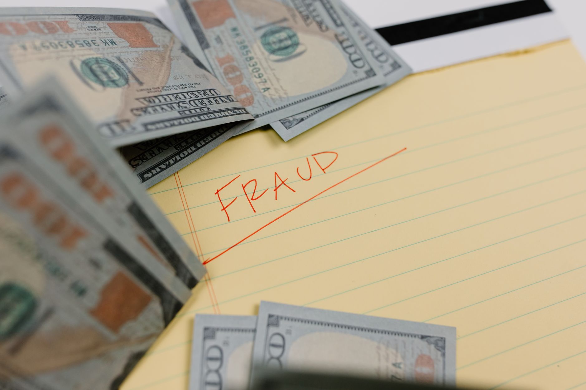 11 años de prisión para el estafador que engañó a Travis Kelce con una pirámide financiera
