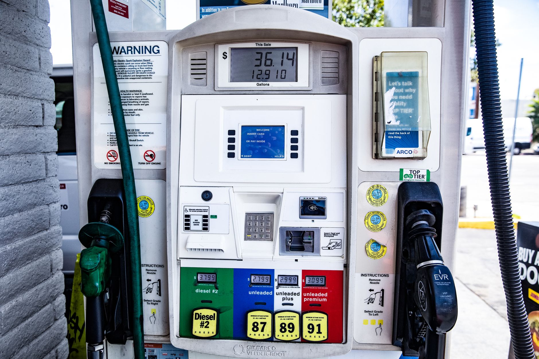 YPF confirmó que el combustible aumenta esta noche en todo el país