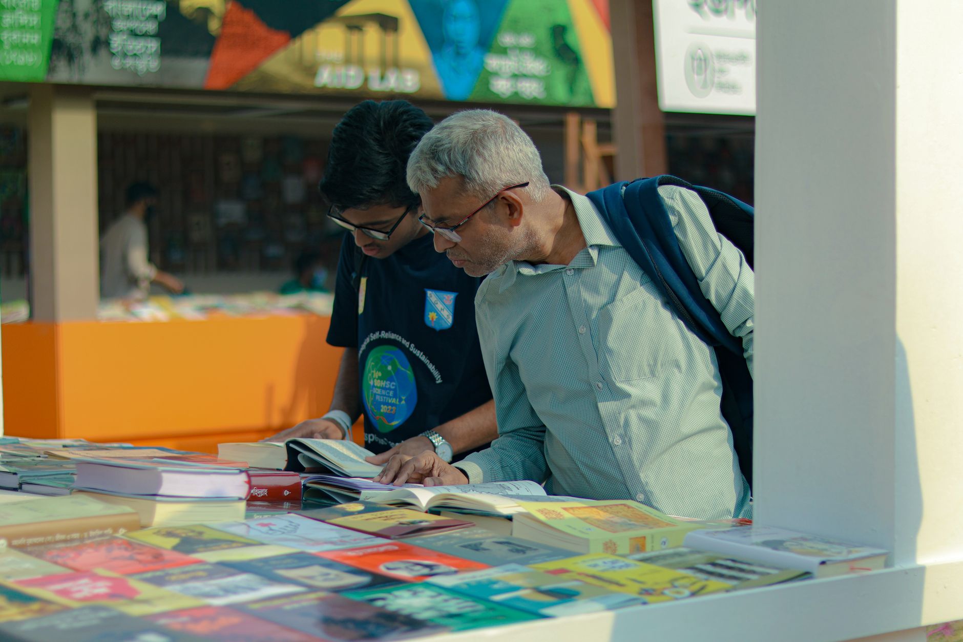 Feria del Libro de General Roca: un arranque con 4.000 personas y Pescetti como figura central