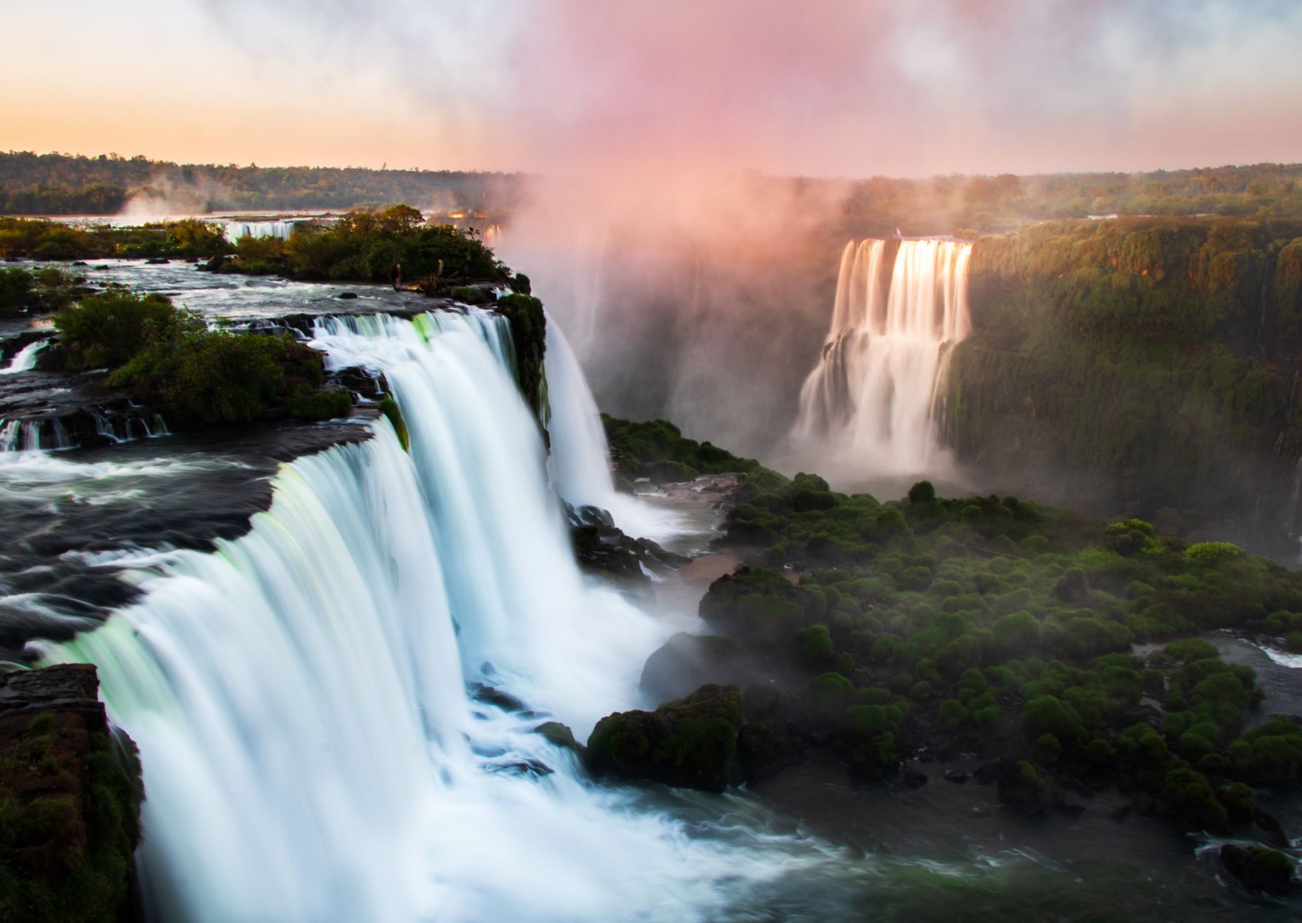 Misiones: cerraron las Cataratas del Iguazú porque el río creció por las lluvias de El Niño