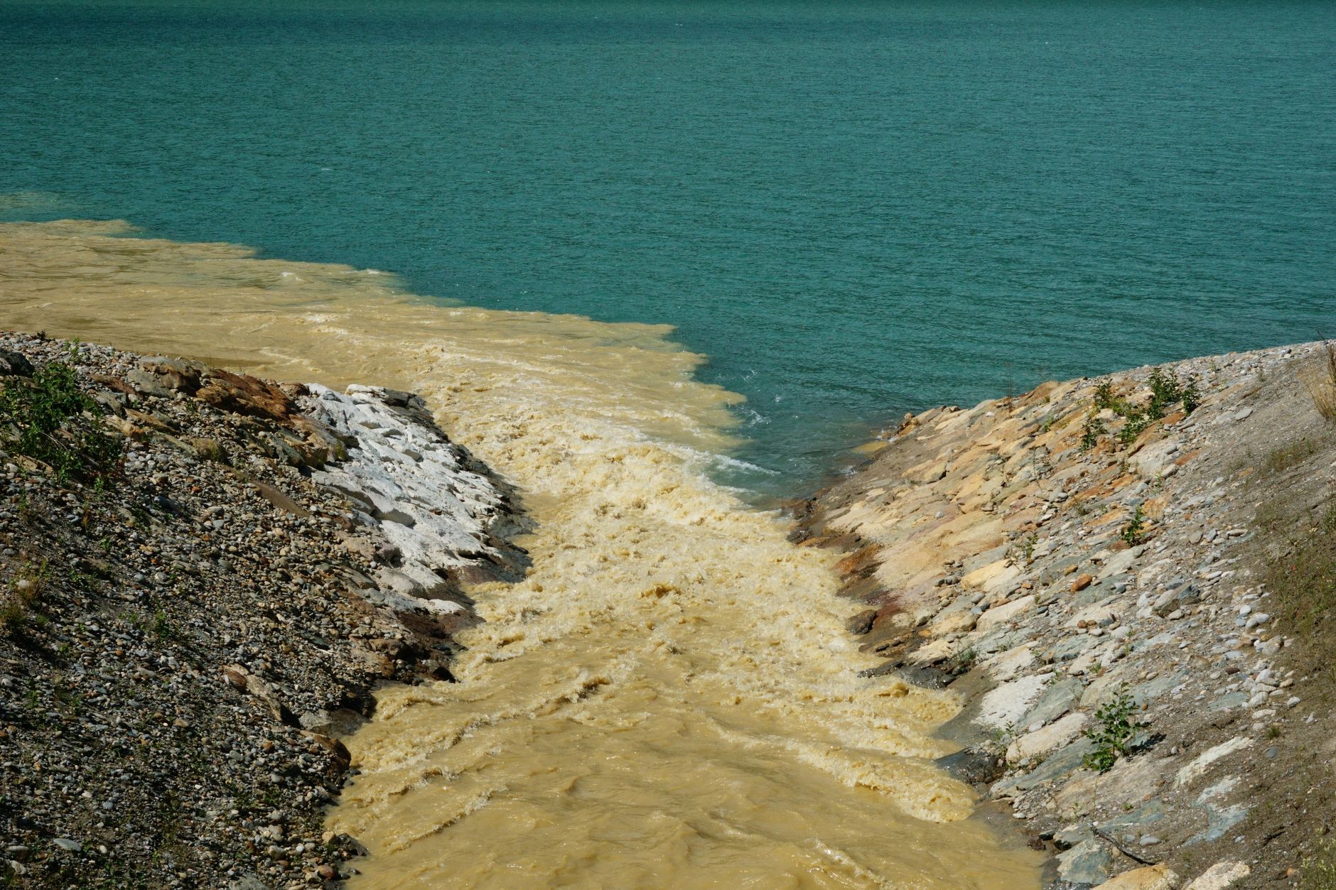 Bariloche: barrios sin agua por la mala calidad del río Ñireco